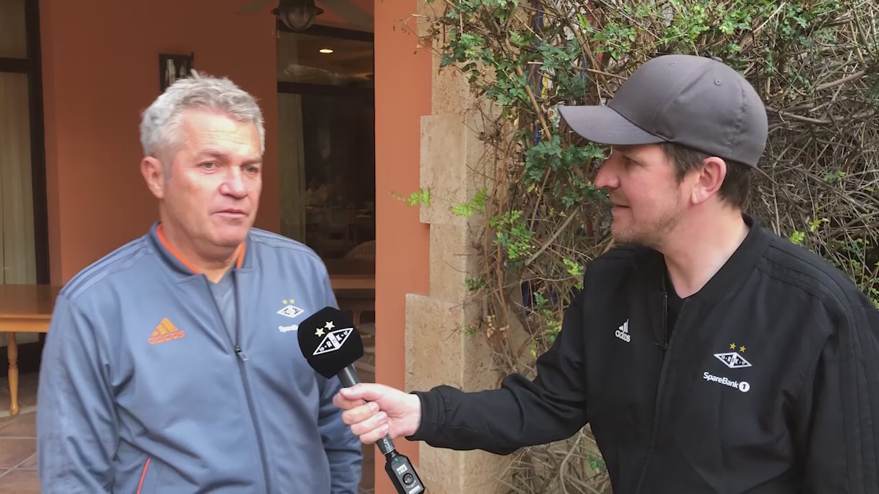 – Fire pils og en pizza, Kåre?